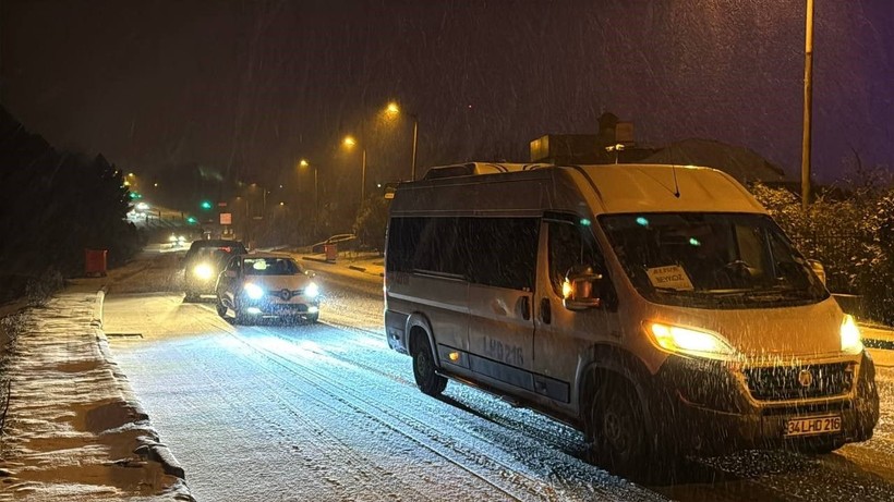 İstanbul’da kar: Yollar beyaza büründü - Resim: 3