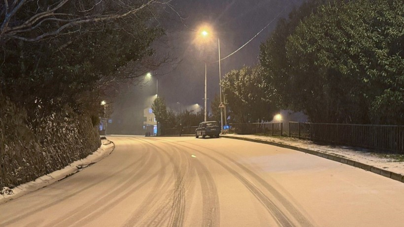 İstanbul’da kar: Yollar beyaza büründü - Resim: 6