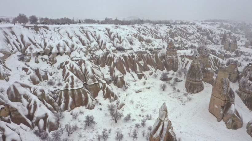 Peri bacalarına kar dokunuşu! Kapadokya’nın kış güzelliği göz kamaştırdı - Resim: 6