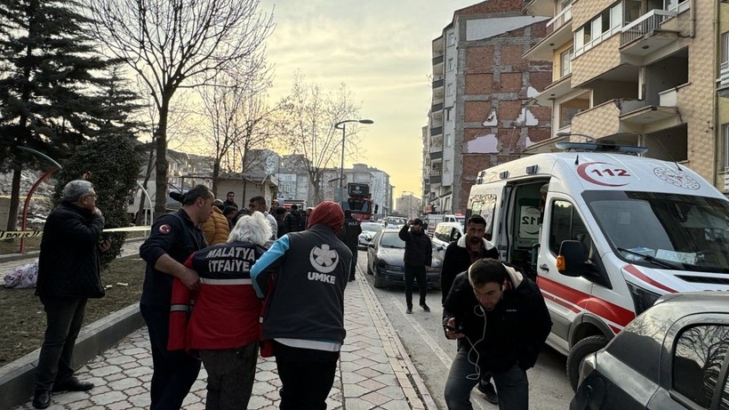 Tehlikeli yıkım: Hasar alan bina boşaltıldı - Resim: 7