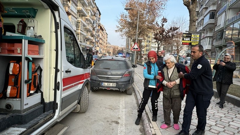 Tehlikeli yıkım: Hasar alan bina boşaltıldı - Resim: 8