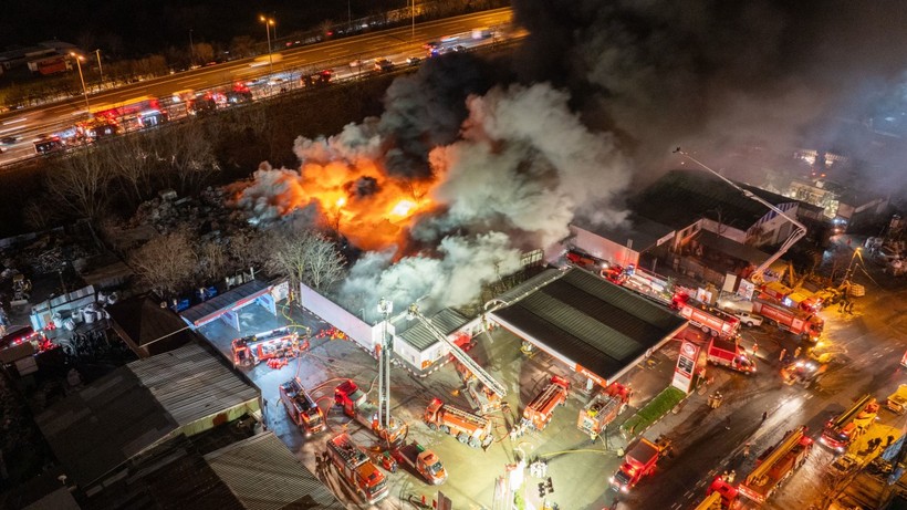 İstanbul'da korkutan yangın! - Resim : 1