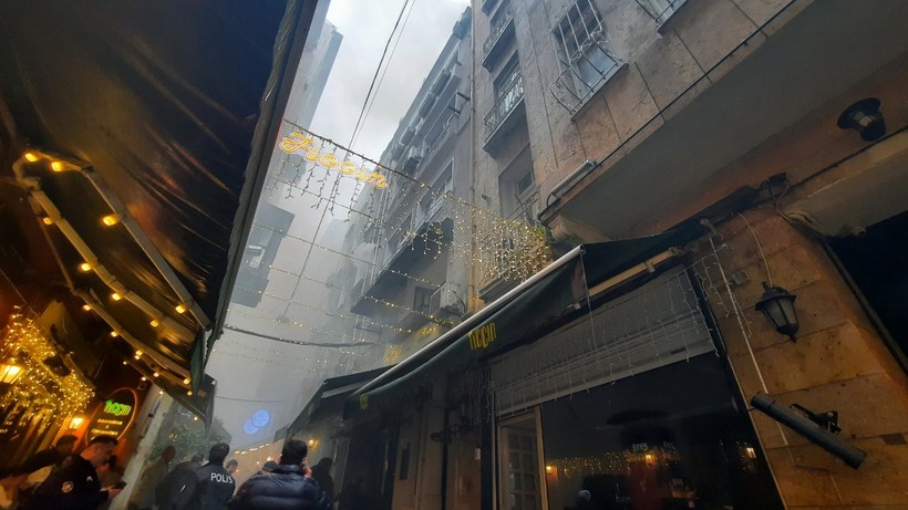 İstiklal Caddesi'ndeki restoranda yangın paniği - Resim : 1