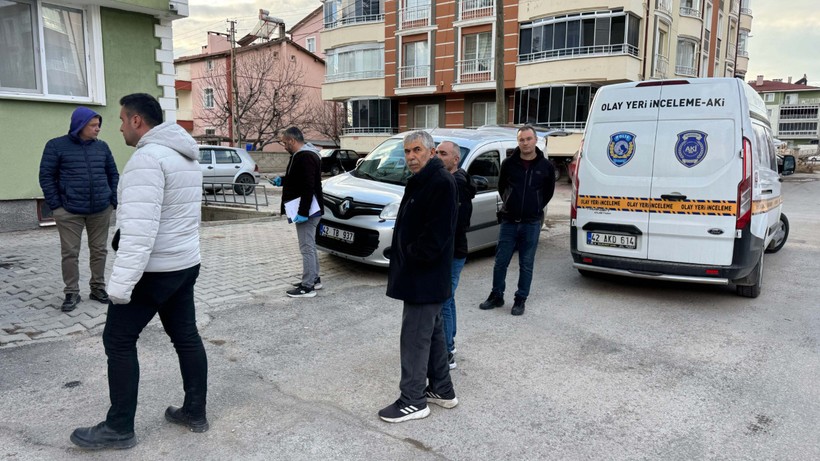 Banyoda başına sert cisimle vurularak öldürülmüş halde bulundu: 3 arkadaşı tutuklandı - Resim : 1