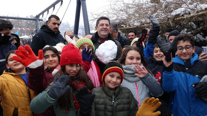 Çekmeköy’de kar topu şenliğinde doyasıya eğlence - Resim : 2