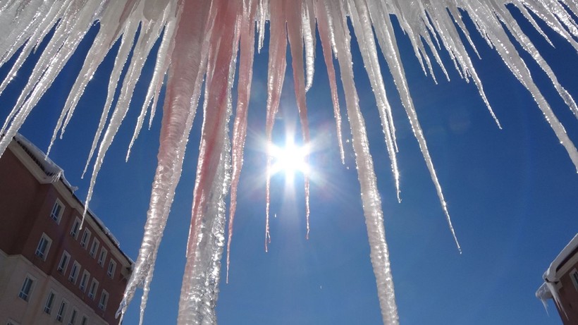 Bitlis’te evler kar altında, buz sarkıtları 2 metreyi buldu - Resim: 9