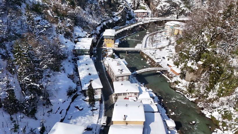 Ayder Yaylası ve Kaçkar Dağları beyaza büründü - Resim: 1