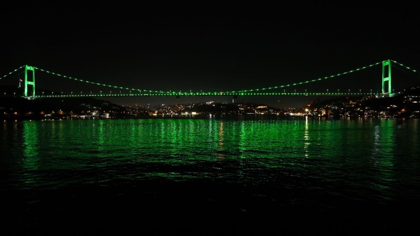 İstanbul'un köprüleri "Yeşilay Haftası" için yeşil renge büründü - Resim: 8