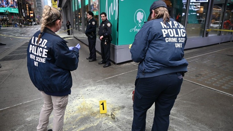 Times Meydanı'nda bir kişi diri diri yakıldı - Resim: 18