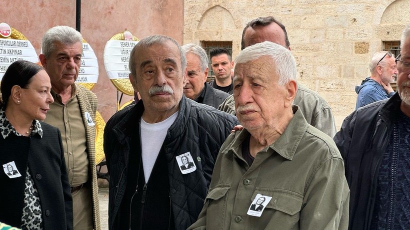 Oyuncu Gülümser Gülhan son yolculuğuna uğurlandı - Resim: 4