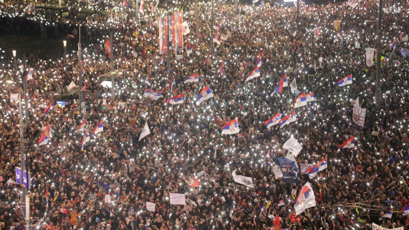 Sırbistan ayakta: Ülke tarihinin en kalabalık protestosu - Resim : 3