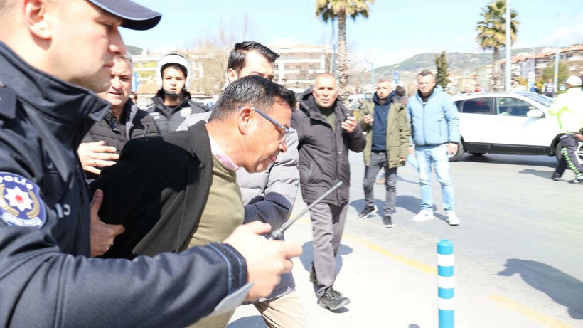 Muğla'da İmamoğlu protestosuna polis müdahalesi - Resim : 1