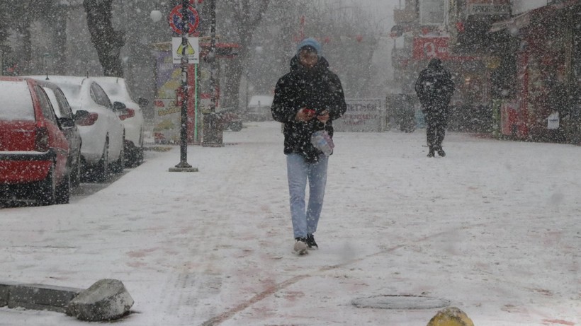 Kış geri geldi, birçok il ve ilçede eğitime kar engeli - Resim : 1