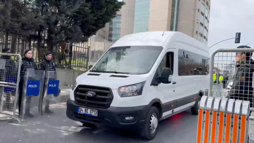 Ekrem İmamoğlu ve 50 kişi Silivri'de - Resim : 1