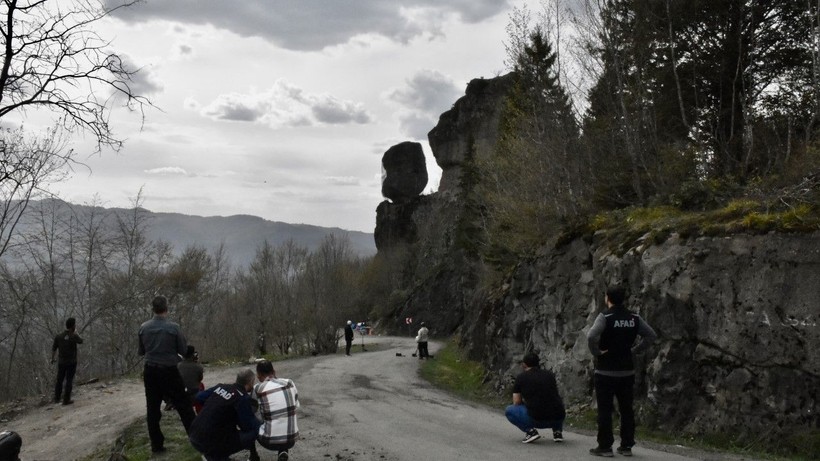 Peribacalarını andıran kayalar ıslah edildi - Resim: 17