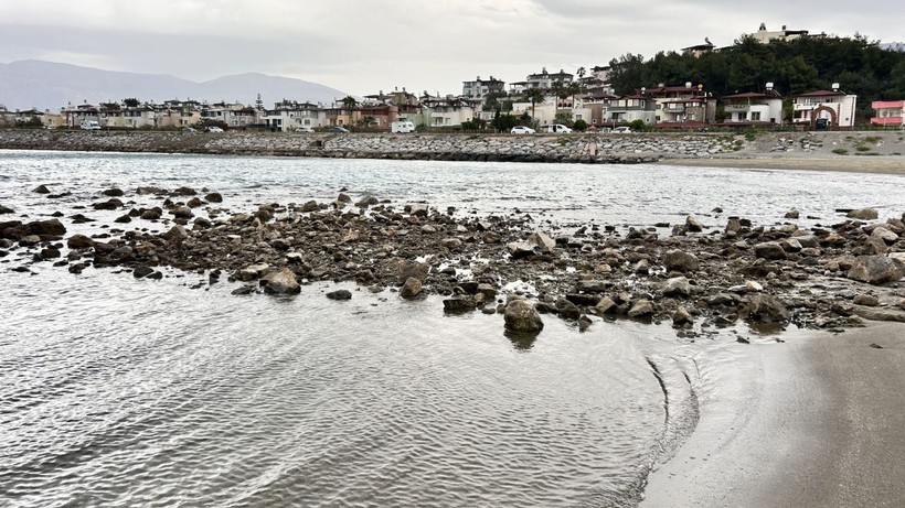 Fırtına nedeniyle deniz 20 metre çekildi - Resim: 4