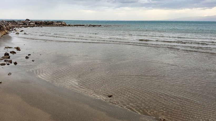 Fırtına nedeniyle deniz 20 metre çekildi - Resim: 3