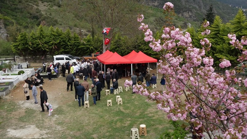 Sevenleri Volkan Konak’ın mezarına akın etti - Resim: 4