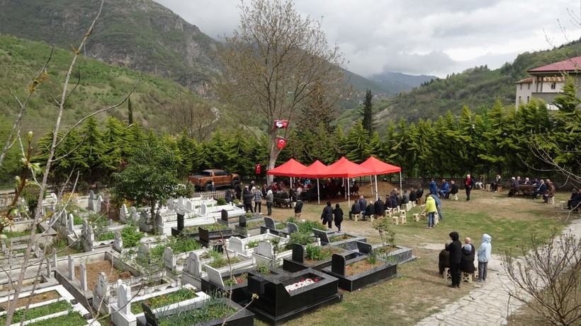 Sevenleri Volkan Konak’ın mezarına akın etti - Resim: 14