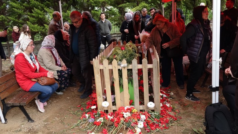 Sevenleri Volkan Konak’ın mezarına akın etti - Resim: 1