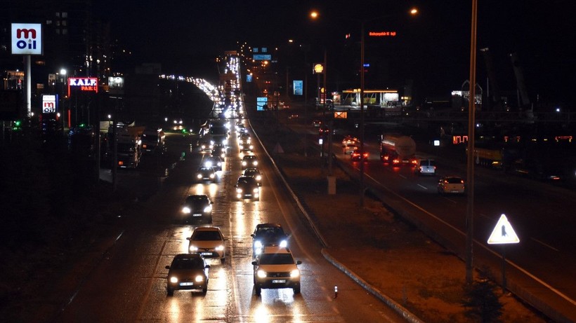 ‘Kilit kavşak’ta dönüş yoğunluğu - Resim: 1