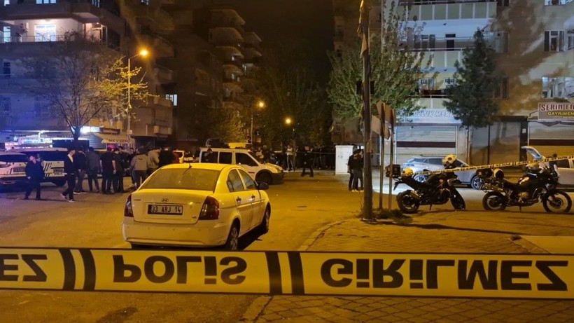 Diyarbakır'da silahlı kavga: Çok sayıda yaralı var - Resim: 1