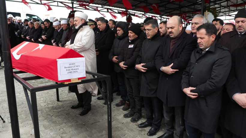 Kazada şehit olan polis memuru son yolculuğuna uğurlandı - Resim : 2