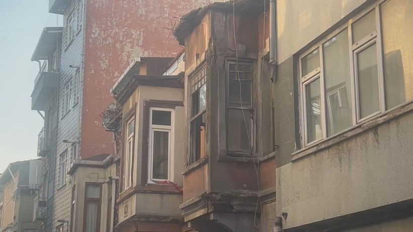 Beyoğlu'nda bir binada kısmi çökme - Resim: 5