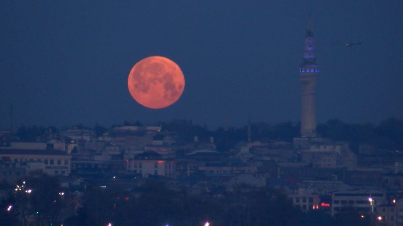 İstanbul'da pembe ay görsel şölen oluşturdu - Resim: 10