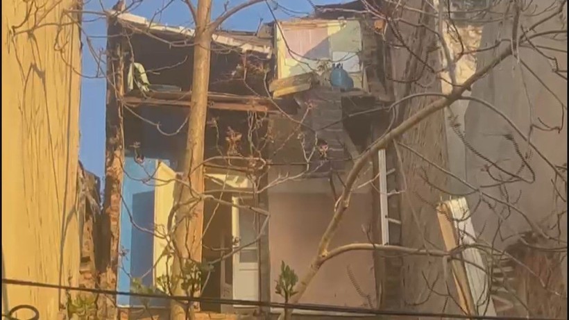Beyoğlu'nda bir binada kısmi çökme - Resim: 1