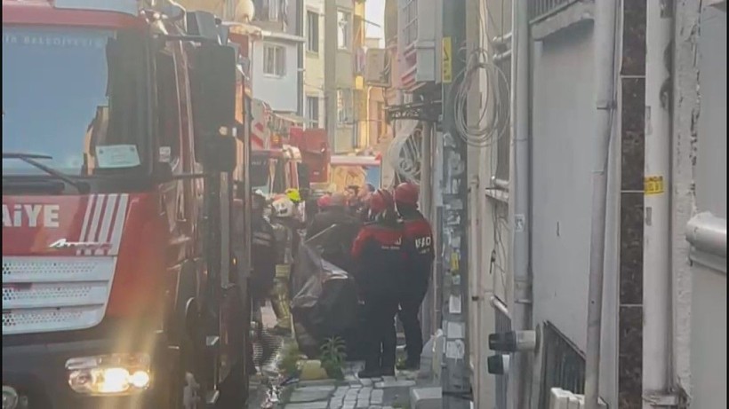 Beyoğlu'nda bir binada kısmi çökme - Resim: 4