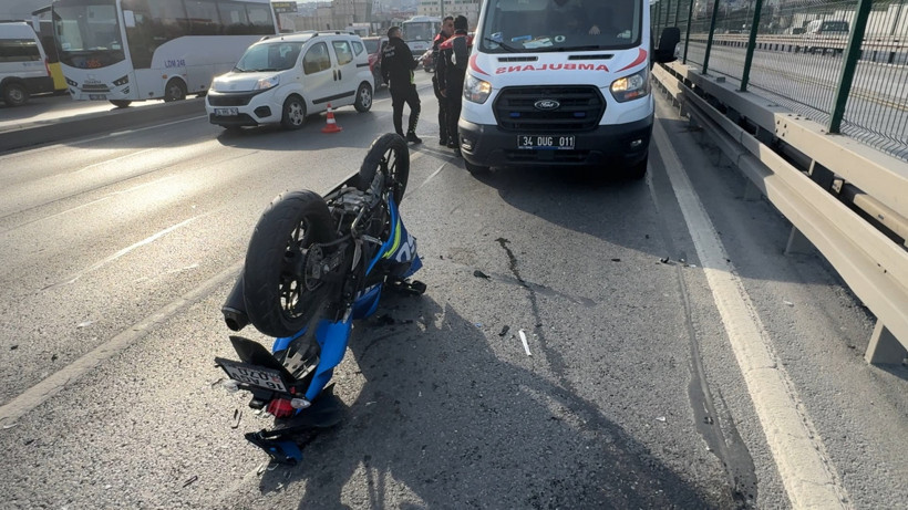 Motosikletle babasının otomobiline çarptı - Resim : 1