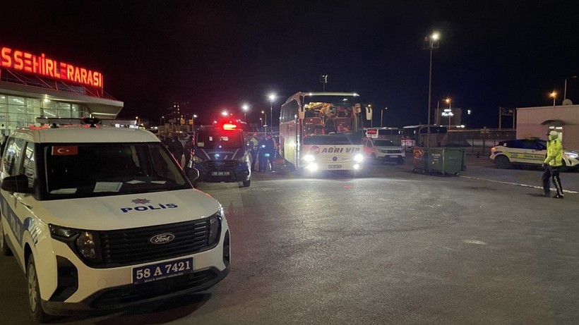 Otobüs şoförü kendini ihbar etti, parçalanmış ceset bulundu - Resim: 1