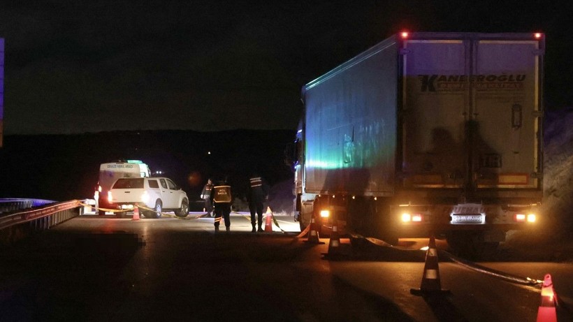 Otobüs şoförü kendini ihbar etti, parçalanmış ceset bulundu - Resim: 7