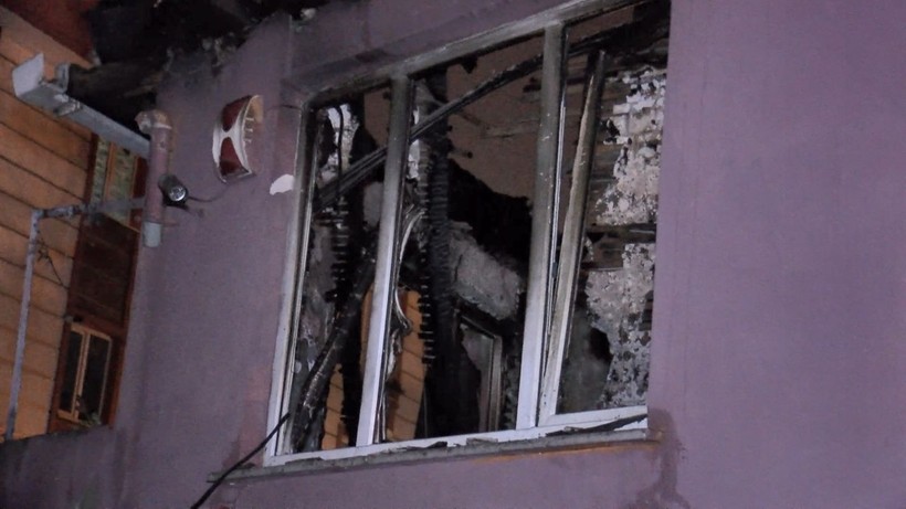 Metruk evde çıkan yangın yandaki binaya sıçradı: 'Bu beşinci yanışı' - Resim: 6