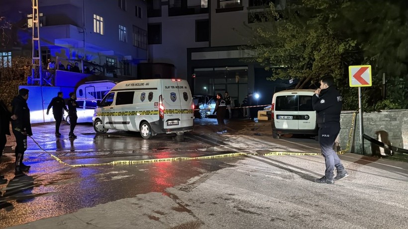 Otopark alev alev yandı, araçlar kül oldu - Resim: 4