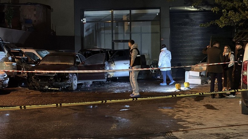 Otopark alev alev yandı, araçlar kül oldu - Resim: 6