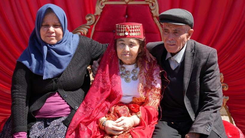 Bindallısını giydi, kınasını yaktı: 69 yıllık hayali gerçek oldu - Resim: 4