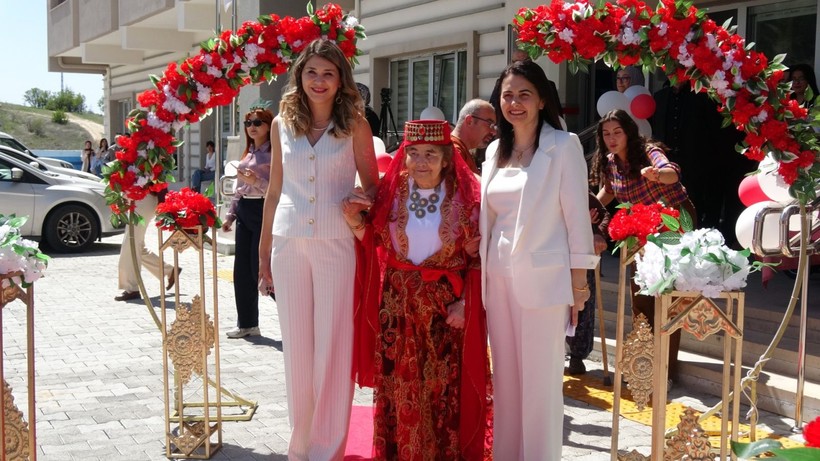 Bindallısını giydi, kınasını yaktı: 69 yıllık hayali gerçek oldu - Resim: 6