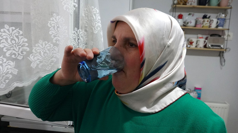 30 yıldır yağmur suyunu içiyor! Uzmanlar uyardı, o ise direniyor - Resim : 2