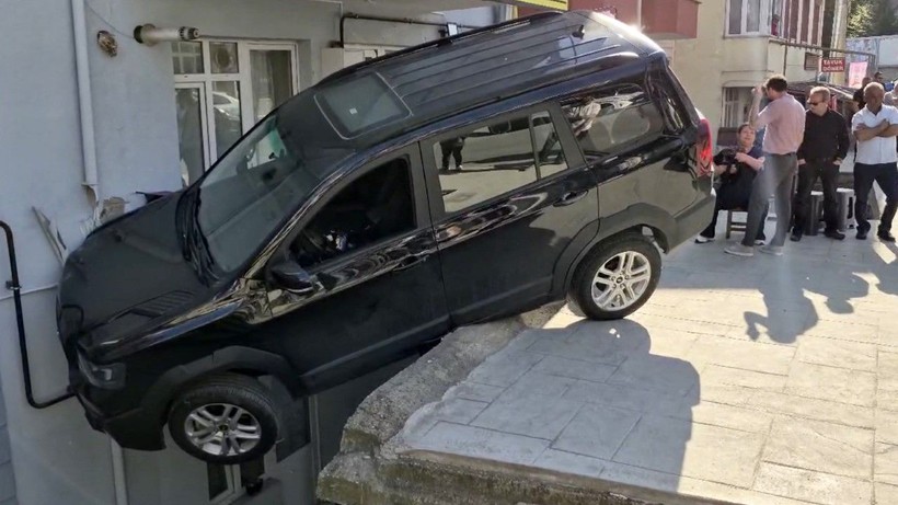 Cipiyle evin balkonuna çarptı - Resim: 2