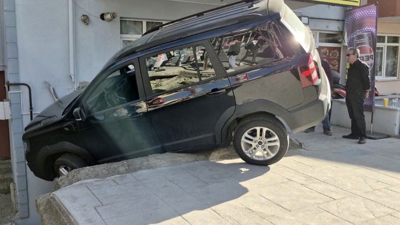 Cipiyle evin balkonuna çarptı - Resim: 4