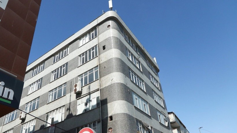 İstanbul'da çatlakların oluştuğu 6 katlı iş hanı tahliye edildi - Resim: 2