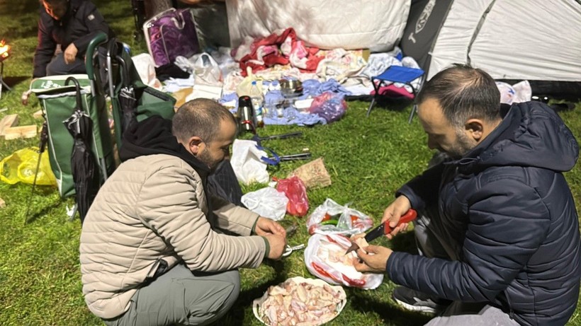 İstanbul'da deprem korkusu: Geceyi dışarıda geçiriyorlar - Resim: 10