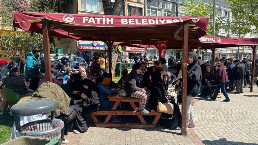 İstanbullular sokağa döküldü: Deprem herkesi korkuttu - Resim: 15
