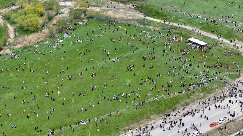 Uçurtmalar gökyüzünü süsledi: Van’da 23 Nisan’a renkli kutlama - Resim: 6