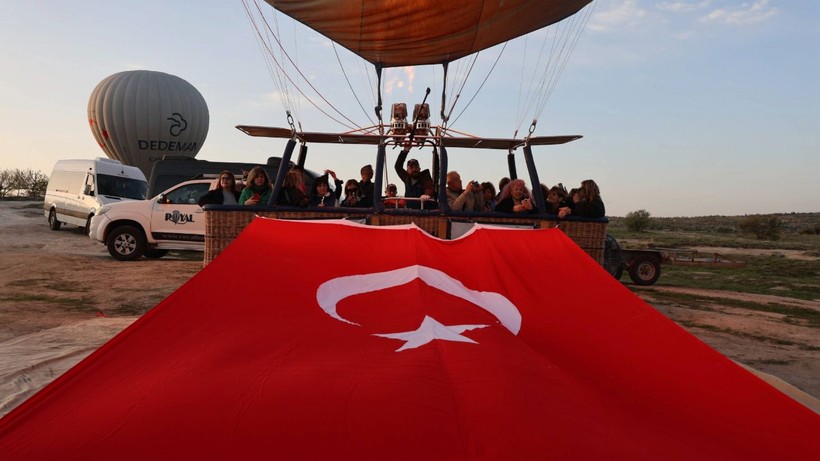Kapadokya'da balonlar 23 Nisan için havalandı - Resim: 5