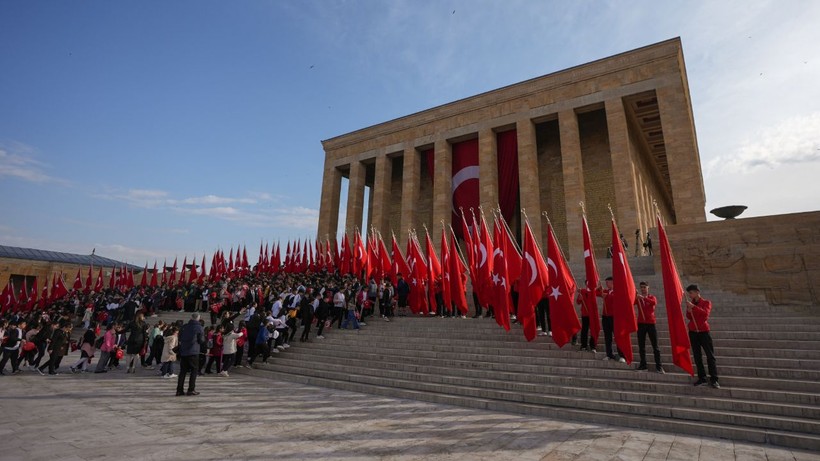 Çocuklar Ata'nın huzurunda - Resim: 2