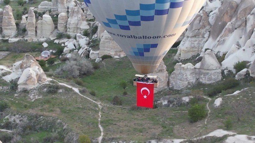 Kapadokya'da balonlar 23 Nisan için havalandı - Resim: 2