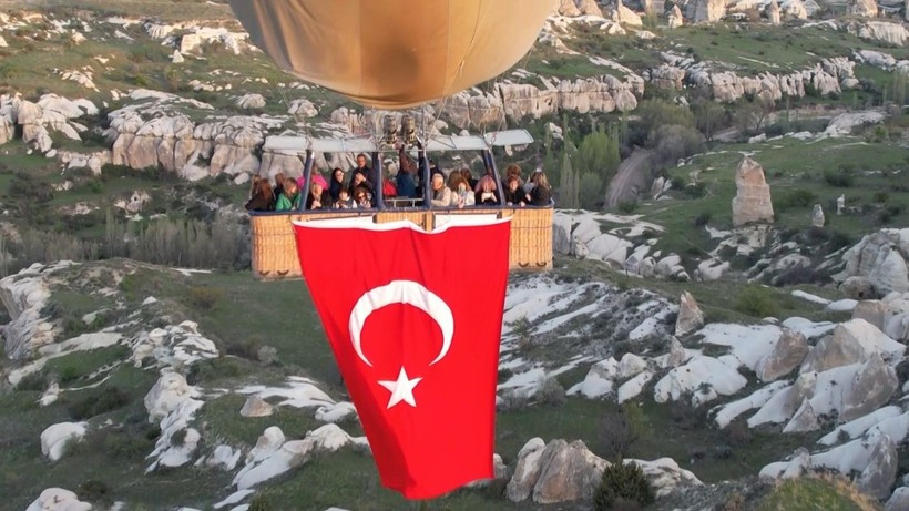 Kapadokya'da balonlar 23 Nisan için havalandı - Resim: 1